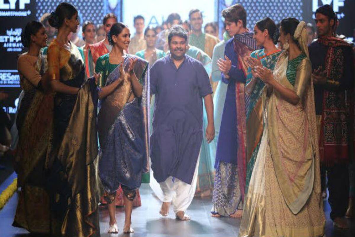 Gaurang Shah At Lakme Fashion Week 2017 Fashion Industry Has Embraced Handlooms With Admiration India Com Shah rukh khan and salman khan graced sonam kapoor and anand ahuja's wedding reception and not only this, the two superstars danced their heart out at the.