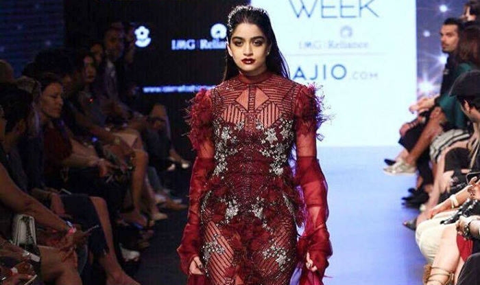 LFW 2017 newbie Priya Banerjee looks oh-so-gorgeous walking the ramp at ...