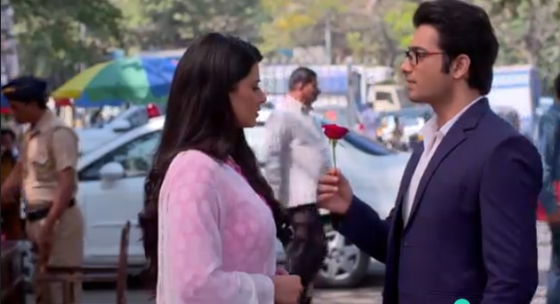WATCH: Armaan Malik cutely kisses fiancée Aashna Shroff in 'Kasam Se' -  India Today
