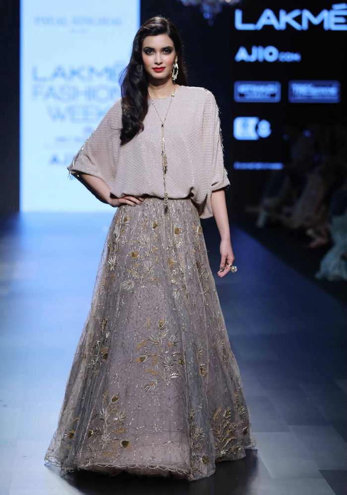 Drashti Dhami in Payal Singhal | Fashionable saree blouse designs, New saree  blouse designs, Unique blouse designs