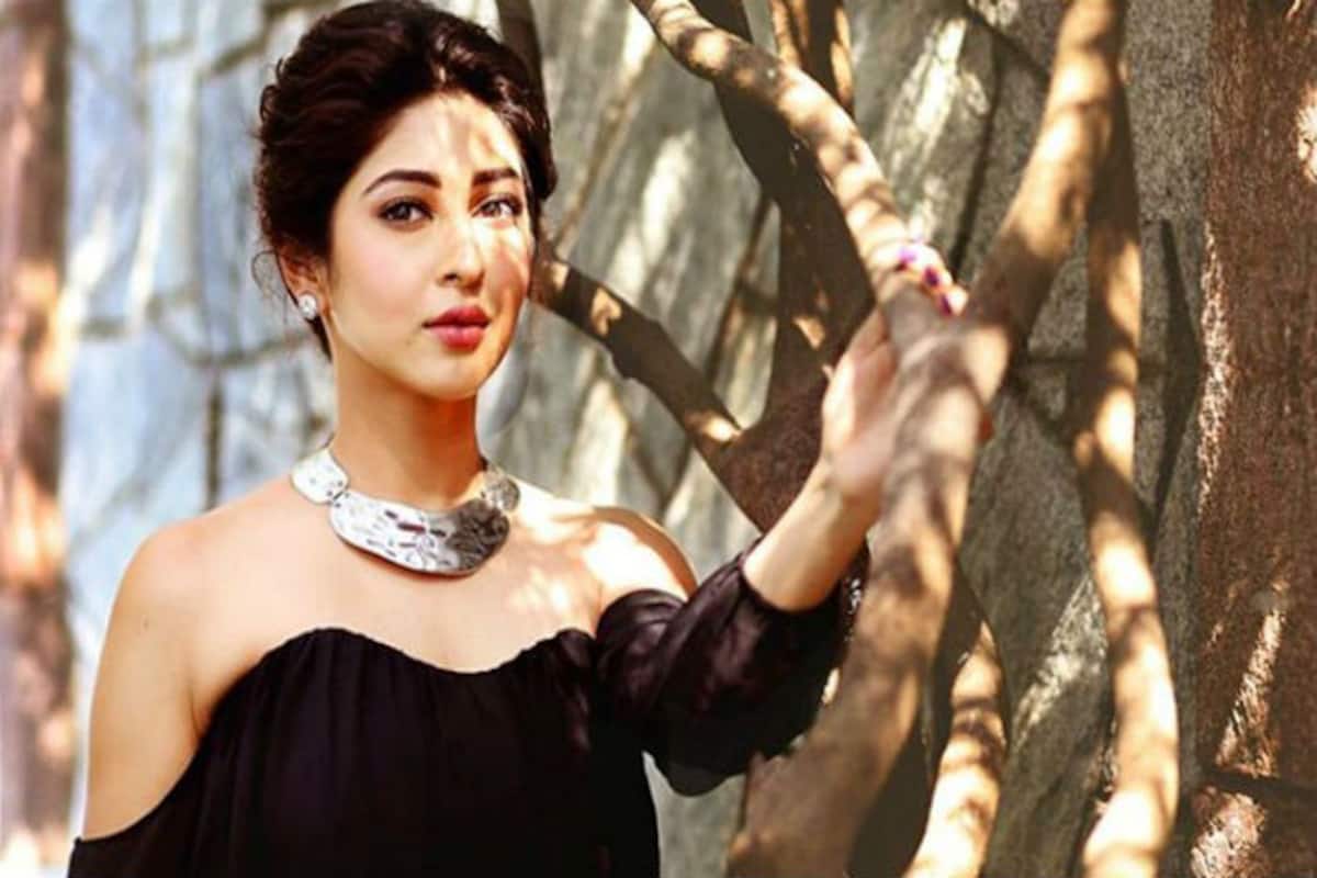 Sonarika Bhadoriaxxx - Sonarika Bhadoria style files: 5 times TV actress Sonarika Bhadoria looked  oh-so-hot in off shoulders! | India.com