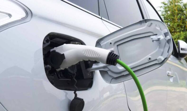 Electric Vehicles Roll Out Delays as Government Pushes Deadline to 2019