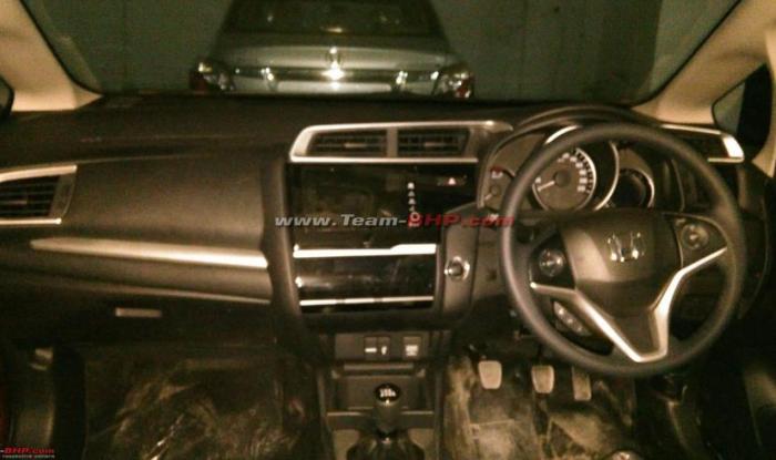 Honda Wr V Spy Images Reveal Interior Details India Com