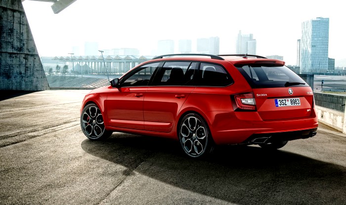 Skoda Octavia RS 245 Wagon Rear Profile