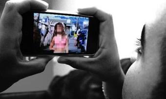 Man caught watching porn in flight to Mumbai | प्लेन में ...