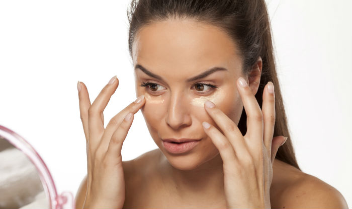 Makeup tips for oily skin: 6 tips to make your makeup last longer on 