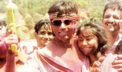 23-1458724698-bollywood-celebs-shahrukh-gauri-salman-aishwarya-rare-unseen-holi-pics-8