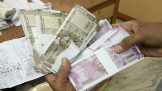 कर्नाटक के पूर्व उपमुख्यमंत्री के घर आयकर छापे, 5 करोड़ रुपये नकद जब्त कर्नाटक के पूर्व उपमुख्यमंत्री के घर आयकर छापे, 5 करोड़ रुपये नकद जब्त