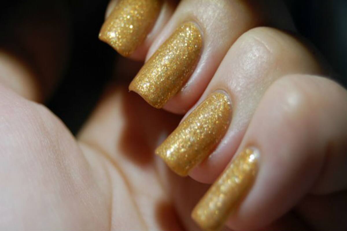 Soon real silver, platinum and gold nail paints will be available for healthier fingertips! Soon real silver, platinum and gold nail paints will be available for healthier fingertips!