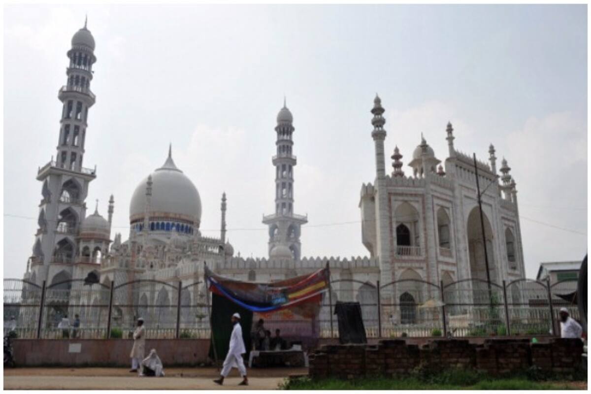 Darul Uloom Issues Fatwa Against Waxing, Shaving, Says It's Against Islamic Culture Darul Uloom Issues Fatwa Against Waxing, Shaving, Says It's Against Islamic Culture