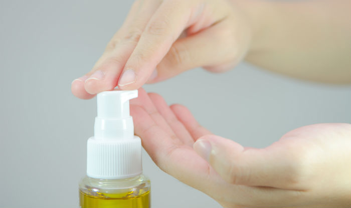 3. Reduce tan and lighten dark spots with mustard oil