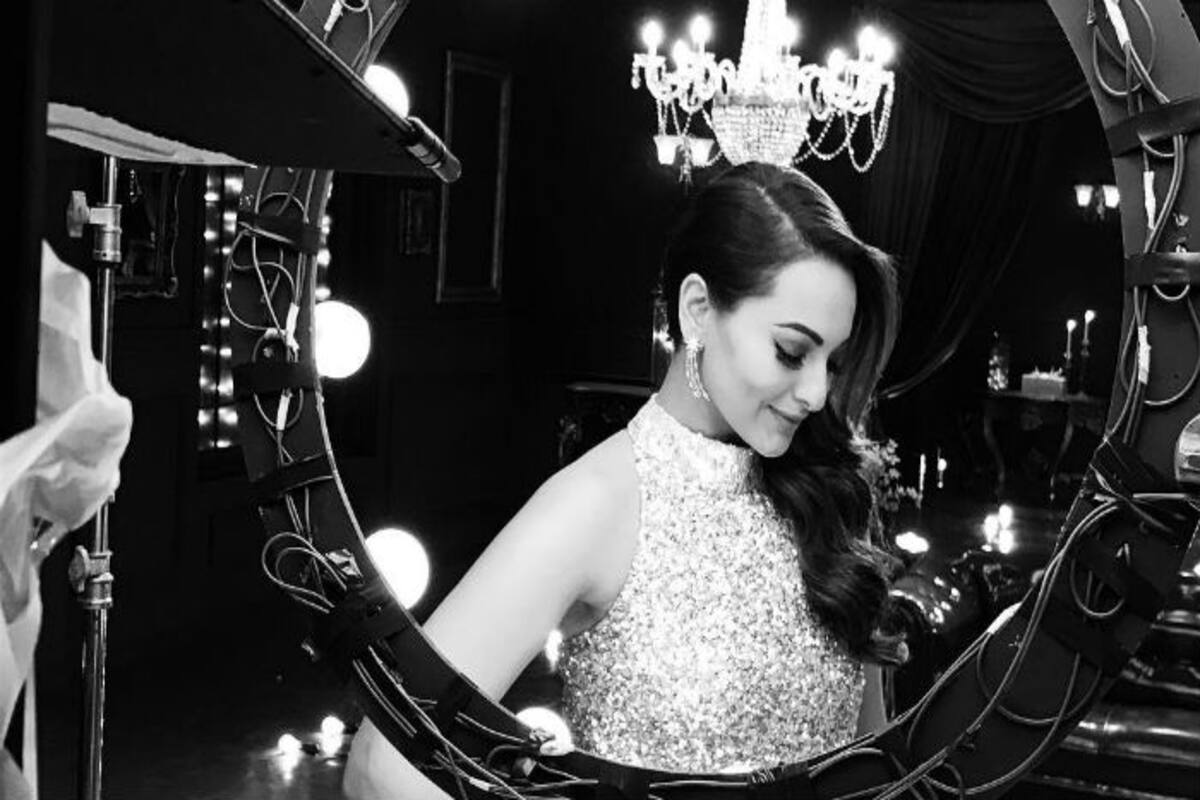 Sonakshi Sinha S Beauty Secrets Here Is The Noor Star S Skincare And Haircare Regimen India Com Sonakshi sinha looked lovely in a vintage pink organza saree from ekaya at the trailer launch event of mission mangal. sonakshi sinha s beauty secrets here