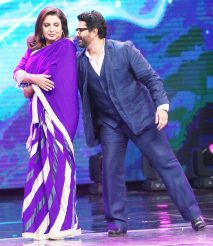 Farah-Khan-&-Sabse-Bada-Kalakar-judge-Arshad-Warsi-dance-on-Indian-Idol-9-(2)