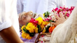 Vinod Khanna funeral pictures: Amitabh Bachchan, Rishi Kapoor, Subhash Ghai, Ramesh Sippy at the funeral of veteran actor Vinod Khanna funeral pictures: Amitabh Bachchan, Rishi Kapoor, Subhash Ghai, Ramesh Sippy at the funeral of veteran actor
