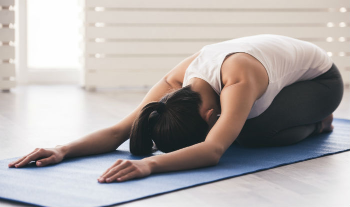 5 Quick 'n Easy Yoga Poses To Reduce Anxiety