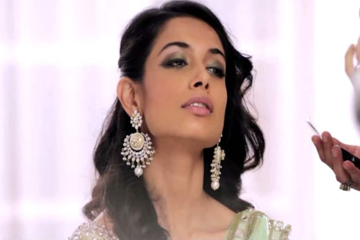 Bridal makeup tutorial for sangeet: Step-by-step guide to look radiant on your sangeet night Bridal makeup tutorial for sangeet: Step-by-step guide to look radiant on your sangeet night