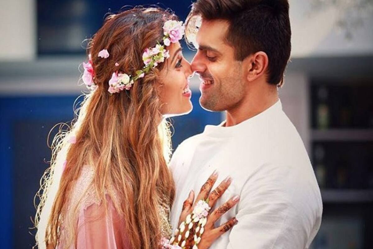 Planning a pre-wedding shoot? Here are 6 different styles you can choose  from! | India.com