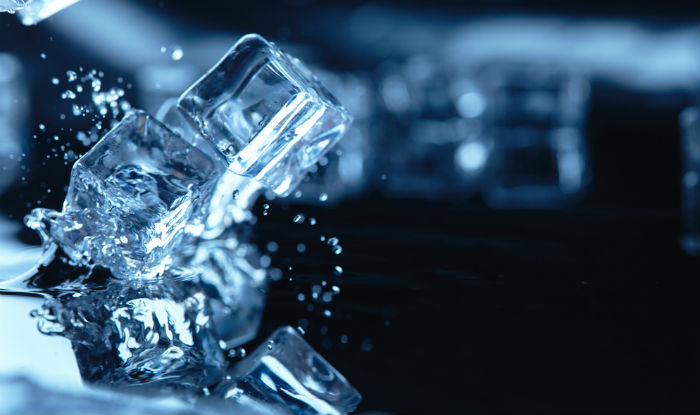 Ice cubes make your skin summer ready!