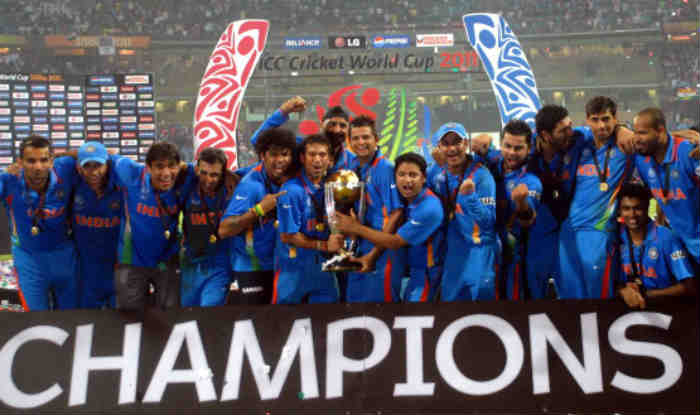 Six Years Ago On This Day In 2011 India Won World Cup After 28 Years । धोनी ने छक्का जड़कर आज ही