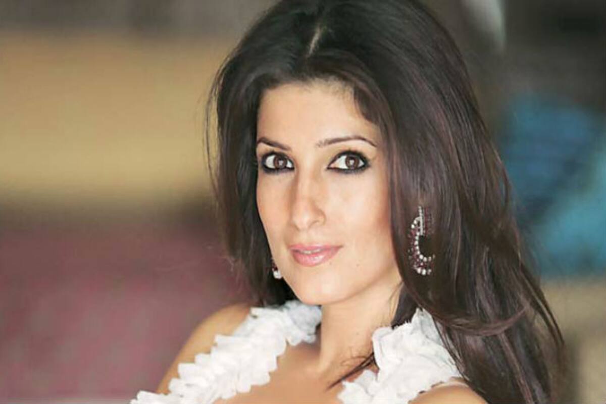 Twinkle Khanna Looks her Hottest as she Changes Hair Colour From Red to  Gold, Courtesy L'Oréal Professionnel 