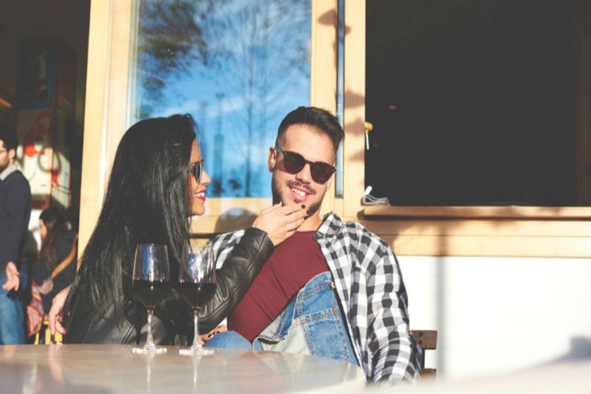 Women prefer good looks in a man more than personality traits, says this  study!