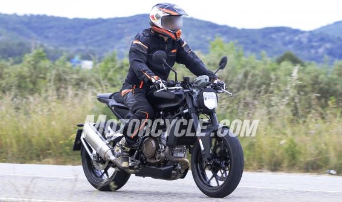 Husqvarna Vitpilen 701 & Svartpilen 701 spied in production guise ...