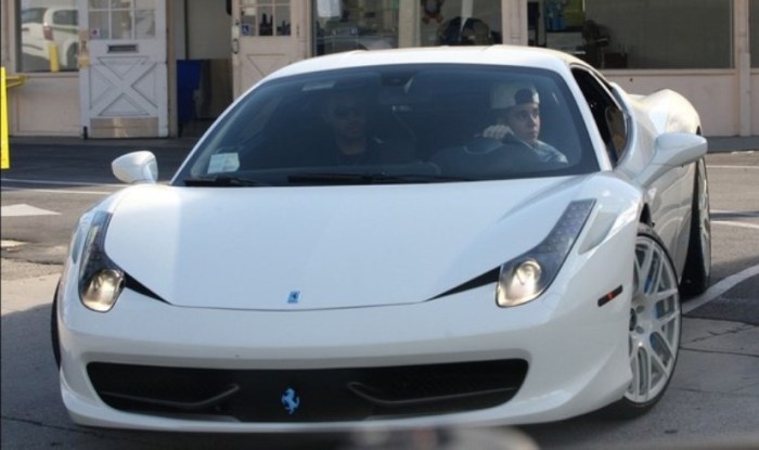 justin-biebers-customised-ferrari-458-italia_827x510_51494329480