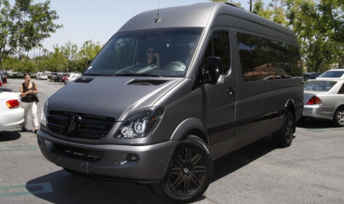 justin-biebers-customised-mercedes-benz_827x510_81494329660