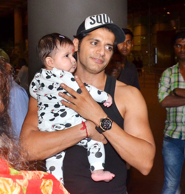 karanvir-bohra's-new-born-twins-daughter-is-coming-to-india-(12)