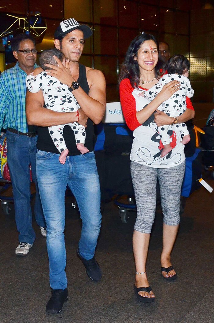 karanvir-bohra's-new-born-twins-daughter-is-coming-to-india-(3)