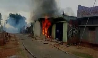 घर के बाहर गाय का शव मिलने की खबर पर भीड़ ने बुजुर्ग को पीटा, घर फूंका