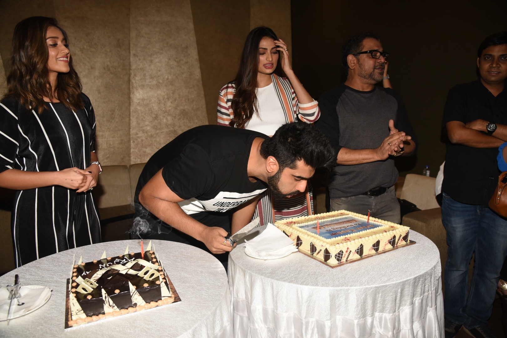 -arjun kapoor celebrate his birthday at song launch of movie mUbarkan at light box. pics yogen shah. (8)