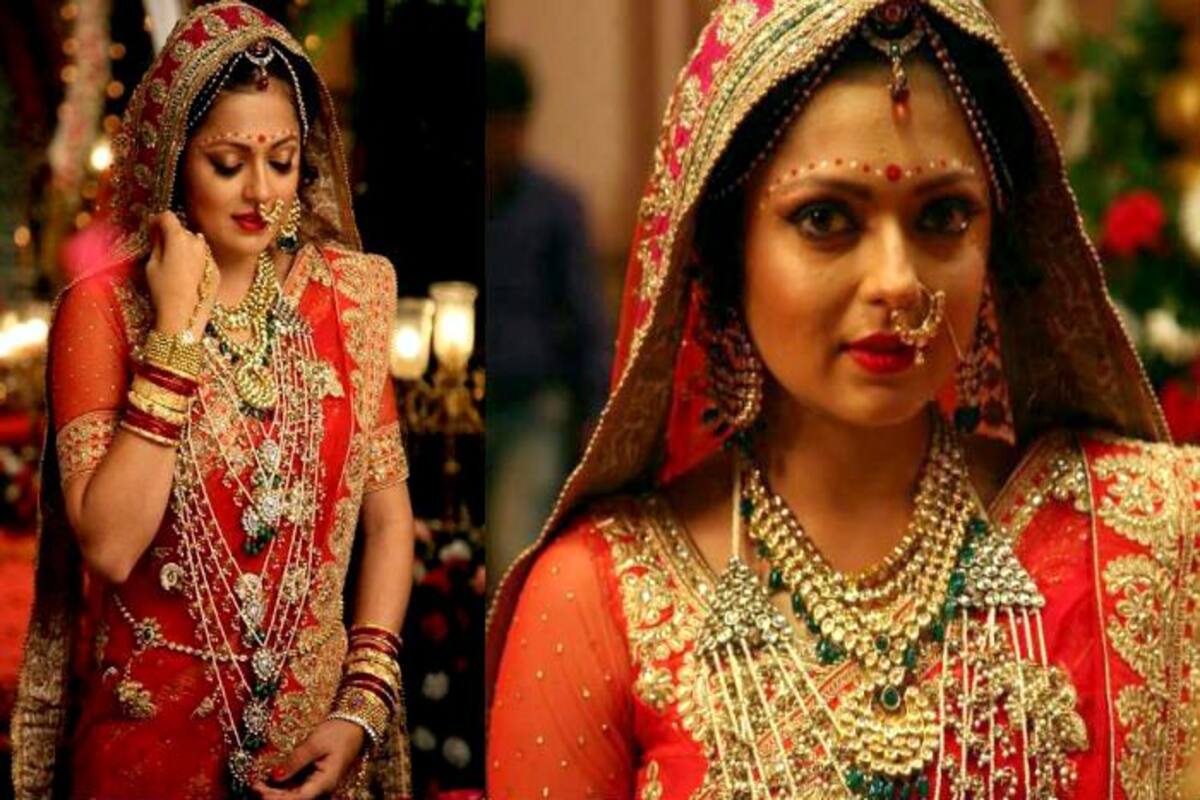 Drashti Dhami Holds Her Newborn Close To Her Heart As She Shares The Little  One's First Glimpse, image size:1200x800