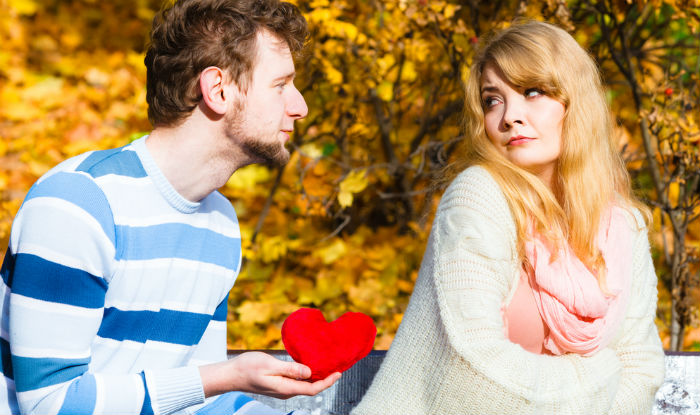 5 Signs That Tell You Fear Dating More Than Being Lonely