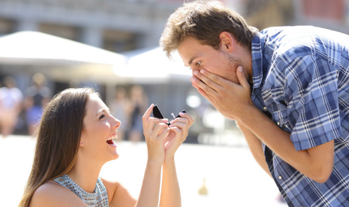 6 ways to propose your man and sweep him off his feet! | India.com