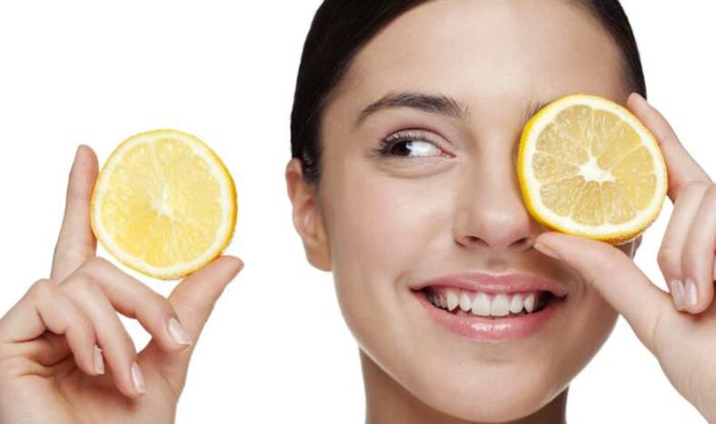 DIY lemon face mask to lighten blemishes and dark spots!