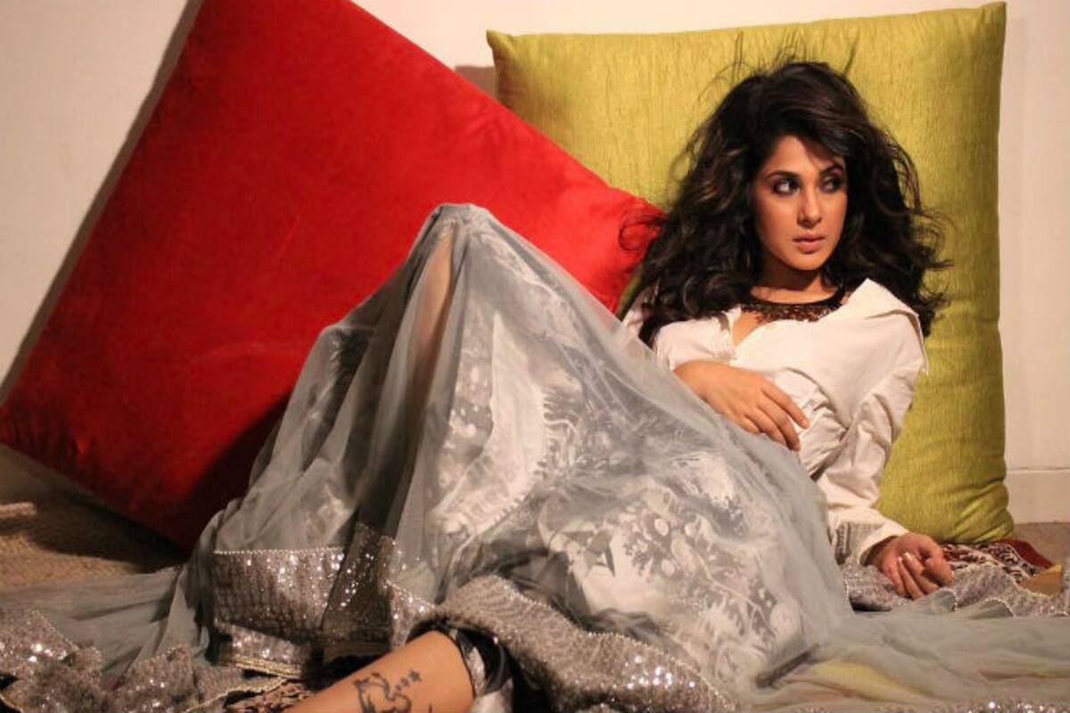 Here S How Jennifer Winget Pampers Her Skin In Between Her Hectic Schedule Watch Video India Com Television's star jennifer winget reveals everything that she eats in a day| pinkvilla. jennifer winget pampers her skin