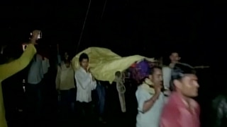 Madhya Pradesh: Villagers Carried Body of Man on a Cot due to Unavailability of Ambulance Madhya Pradesh: Villagers Carried Body of Man on a Cot due to Unavailability of Ambulance