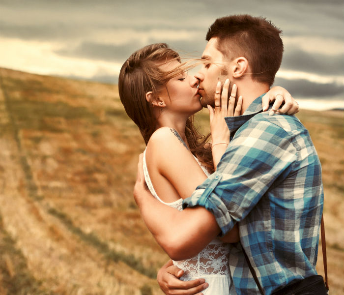 National Kissing Day: How to go in for the first kiss