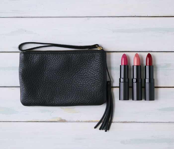 5 Things Every Girl Going On A Date Should Carry In Her Bag