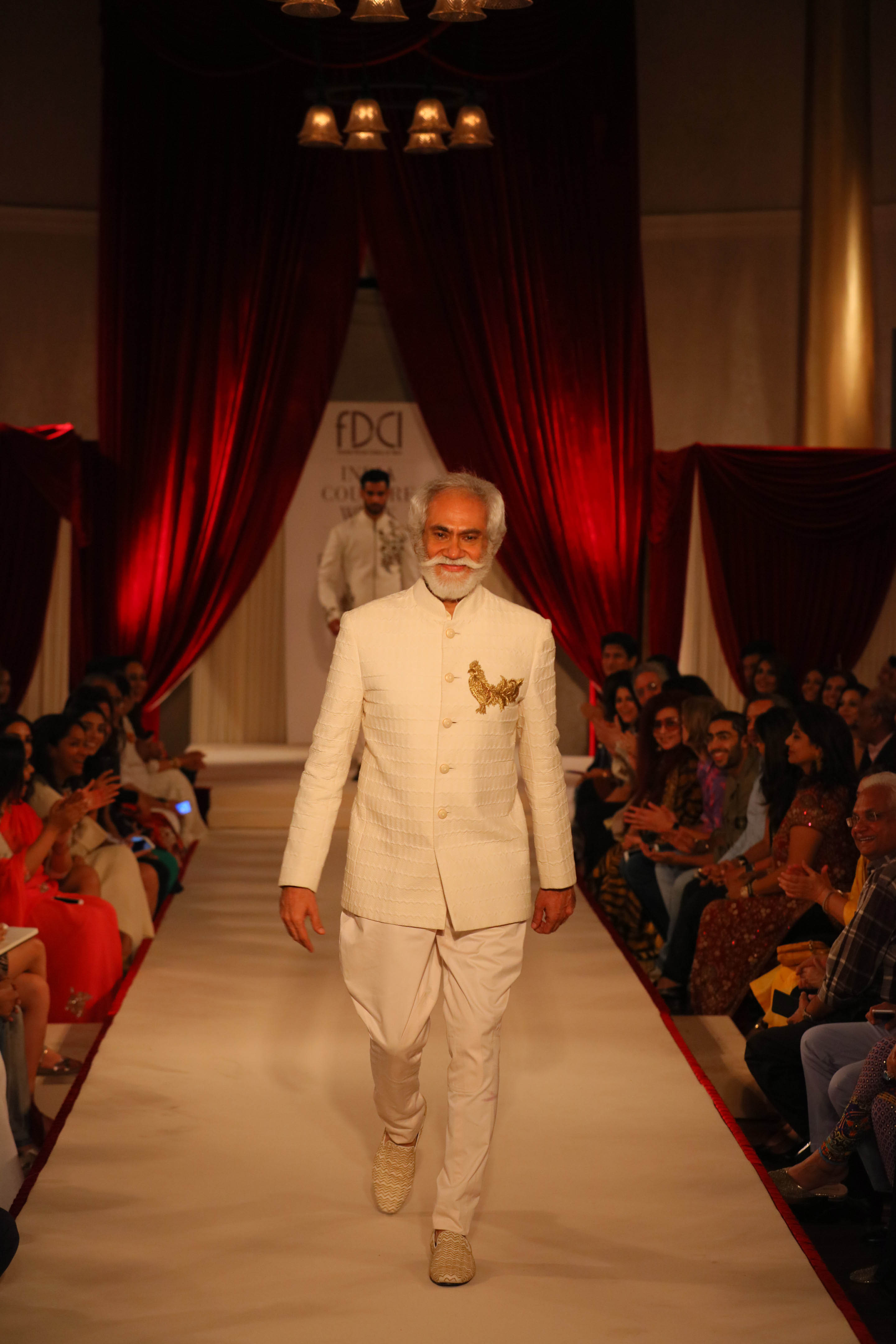 Indian Couture Week: Arjun Rampal Floors The Crowds On Day 1 | India.com