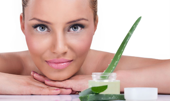 Use This DIY Aloe Vera and Tea Tree Oil Face Mask to Get Rid of Pollution and Dirt