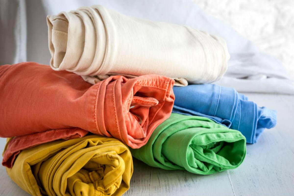 Dry Cleaning Tips: महंगे कपड़ो को घर पर ऐसे दे ड्राई क्लीनिंग की फील, इन आसान तरीकों से धोएं अपने पंसदीदा कपड़े
