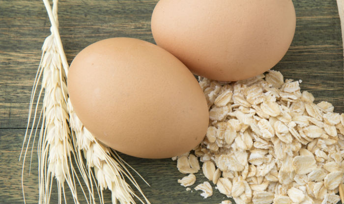 Oatmeal and egg face mask to cleanse your skin