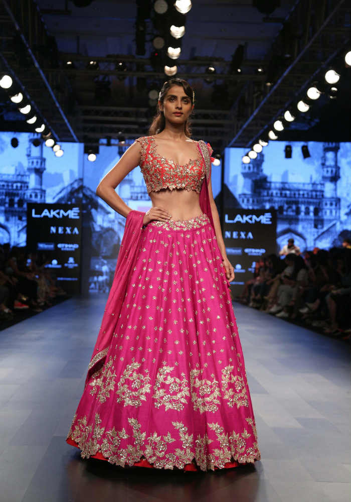 Sara Ali khan stuns in a Red lehenga at Lakme fashion week 2023! |  Fashionworldhub