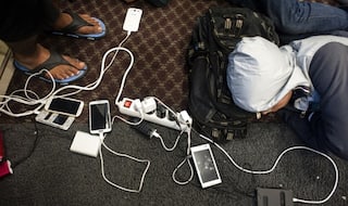 बैटरी फुल होते ही फोन में बज उठेगा अलार्म, सफर के दौरान चोरी होने का डर भी खत्म