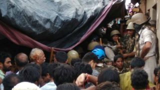 Medha Patkar arrested from Chikalda village in Madhya Pradesh | सामाजिक कार्यकर्त्या मेधा पाटकर यांना अटक Medha Patkar arrested from Chikalda village in Madhya Pradesh | सामाजिक कार्यकर्त्या मेधा पाटकर यांना अटक