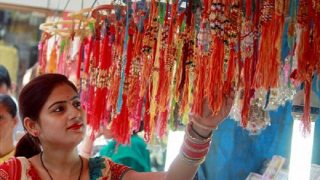 Chinese rakhi not accpet by ladies on the occation of rakshabandhan| यंदा चायना राख्यांना बहिण-भावांची नापसंती Chinese rakhi not accpet by ladies on the occation of rakshabandhan| यंदा चायना राख्यांना बहिण-भावांची नापसंती