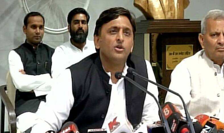 उन्नाव रेप पीड़िता के साथ 'हादसे' पर अखिलेश ने सरकार से पूछा- एक बेटी की क्यों उजड़ी दुनिया, ऐसे होगा न्याय?