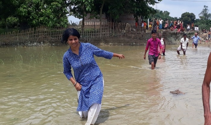 बाढ़ में डूबते बिहार की उम्मीद हैं रितु जायसवाल जैसी मुखिया, चमक-धमक की ज़िंदगी छोड़कर उठाई गांव की ज़िम्मेदारी